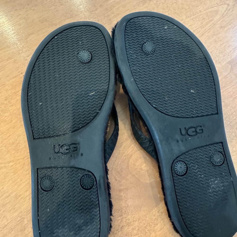 UGG Black Fuzzy flip flop Sandals - Picture 5 of 8